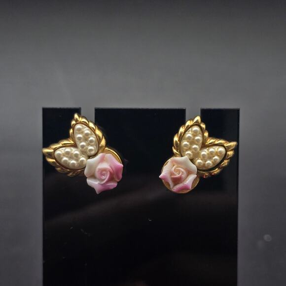 Avon Pink Rose Bud Earrings with Faux Seed Pearls Gold Tone VIntage - Picture 1 of 5